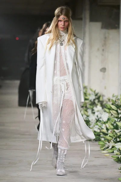 Look 10